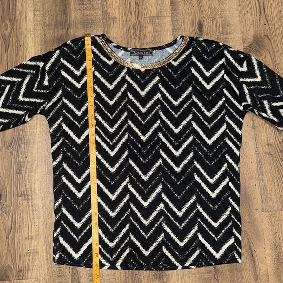 VINTAGE ROSE Black and White Chevron Blouse with Gold Accents - Picture 3 of 6